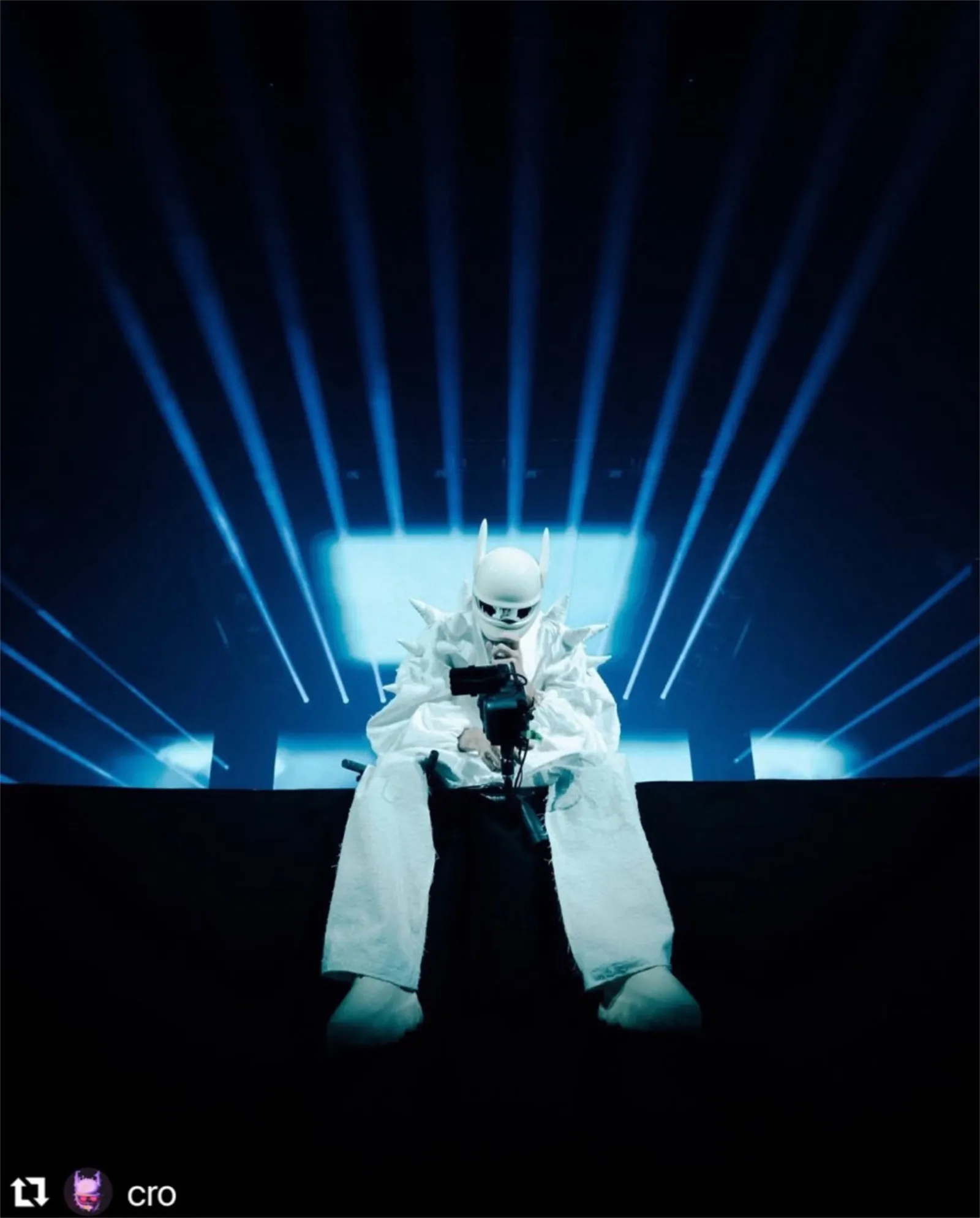 CRO — Chronicles Tour